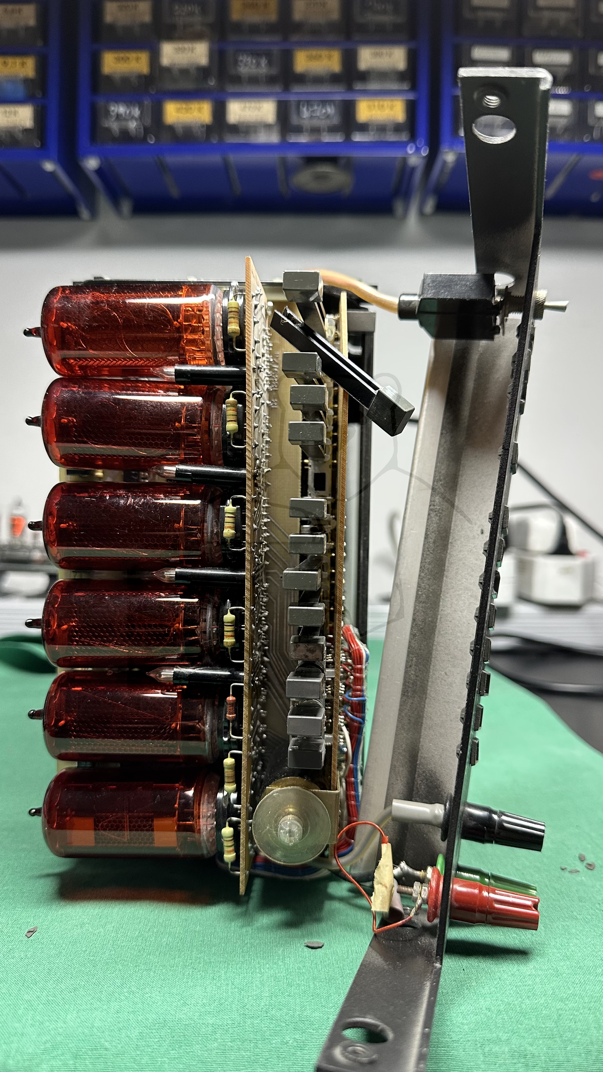 Heruntergeklappte Frontplatte